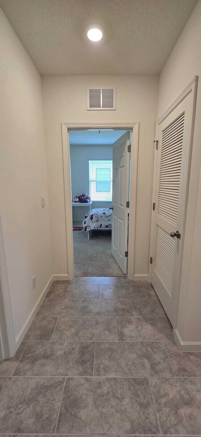 Building Photo - 528 Seafoam Cir