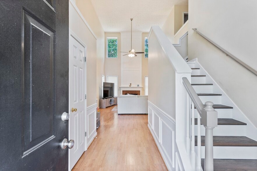 Building Photo - 2260 Winthrope Way Dr