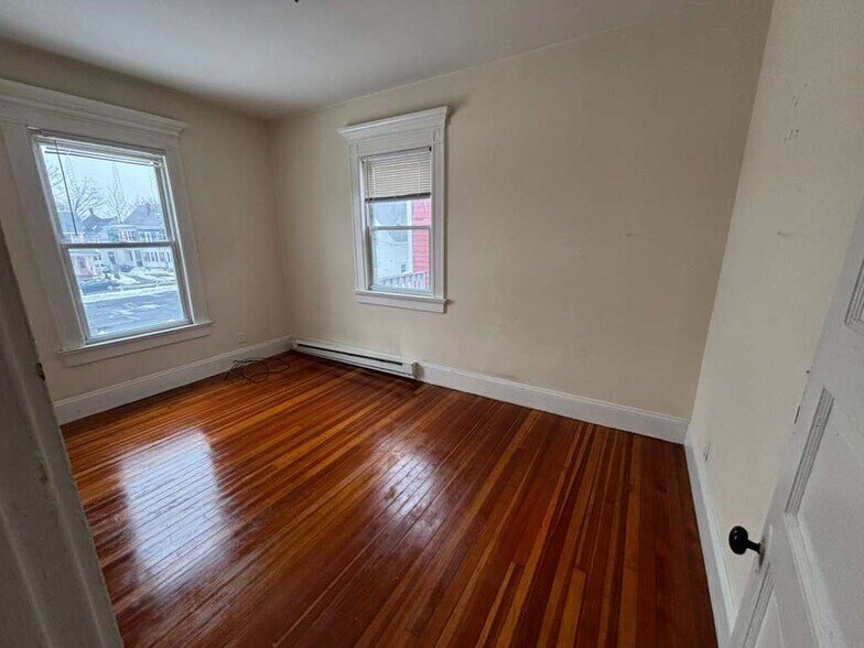 Building Photo - 17 Edson St