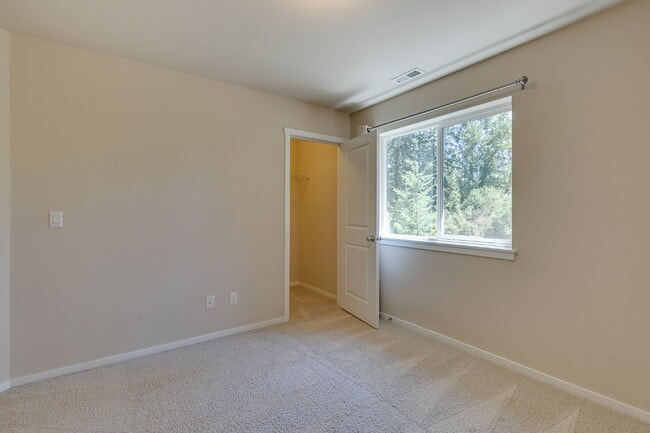 Building Photo - Luxury Home in Kenmore / Bothell!