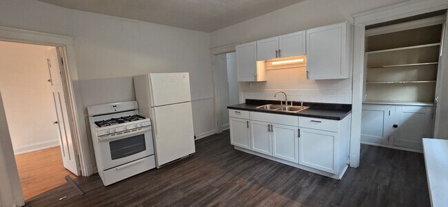 Building Photo - 3059 N Frederick Ave