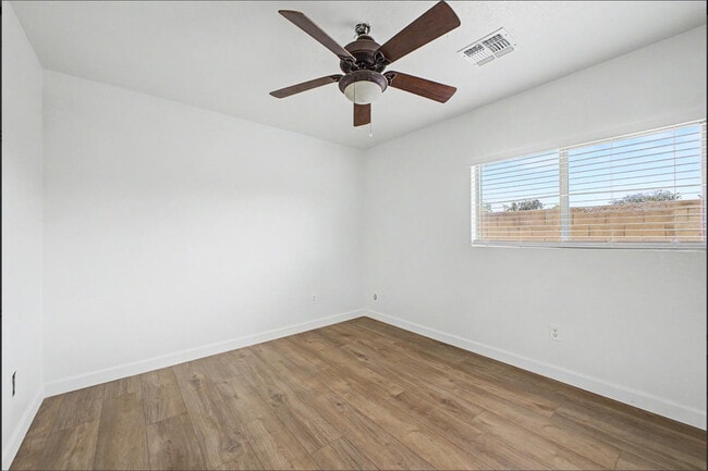 Building Photo - 1112 S Bogle Ct