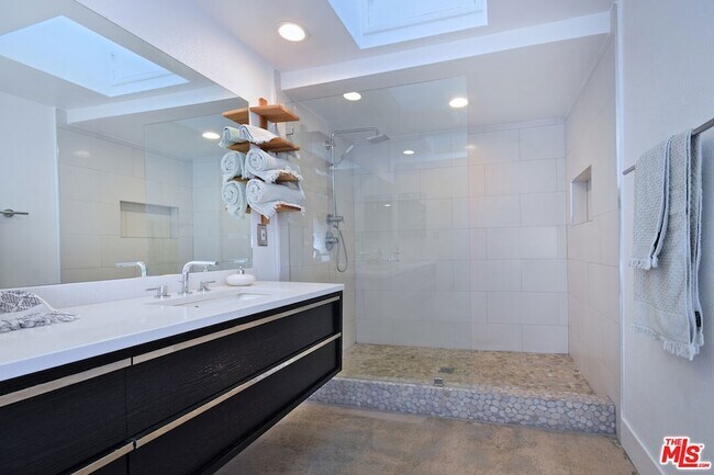 Building Photo - 3744 Cody Rd