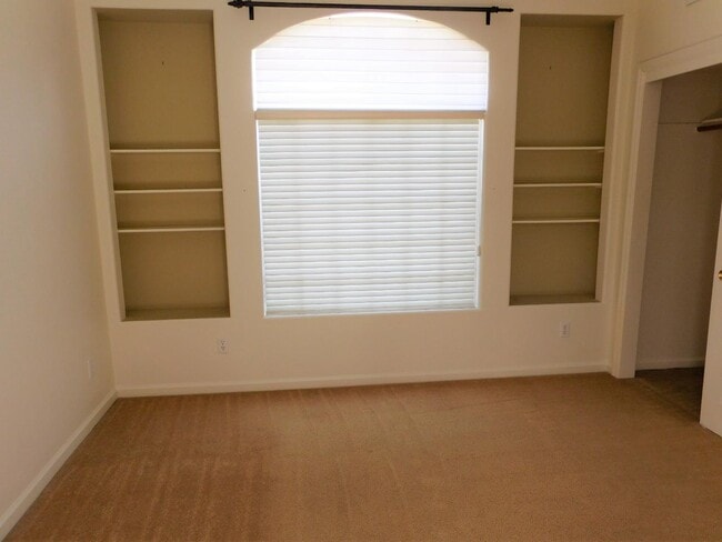 Building Photo - 5215 Vía Amore