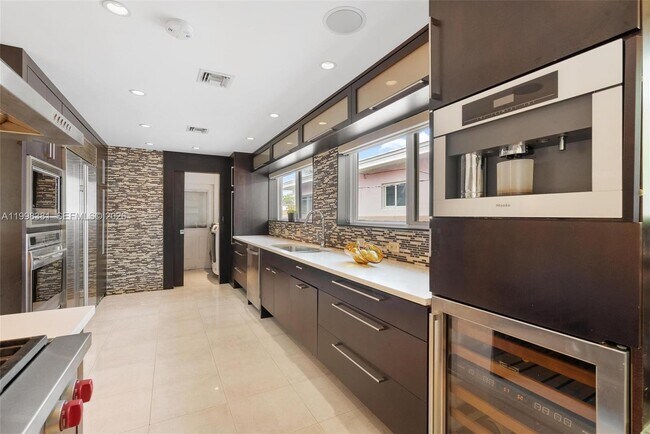 Building Photo - 9141 Abbott Ave