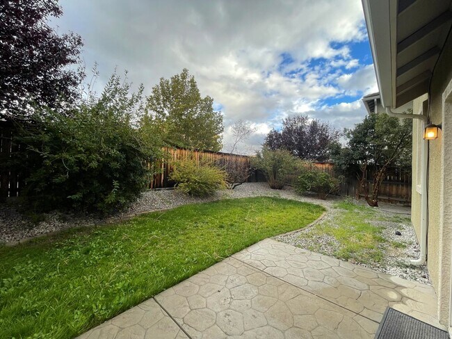 Building Photo - 3 Bedroom / 3 Bathroom in North Reno Near UNR