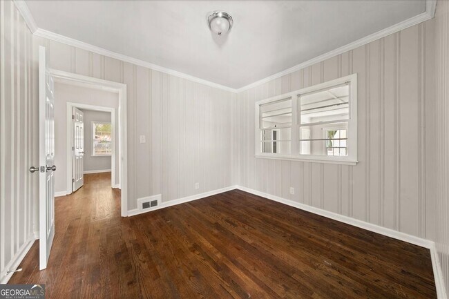 Building Photo - 1935 Handley Ave SW