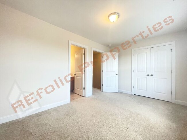 Building Photo - Charming 3 Story 3 Bedroom 3.5 Bath 1 Car-...