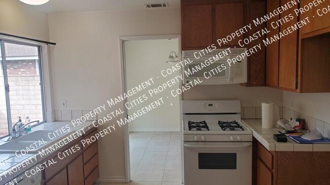 Building Photo - 1696 Carmel Cir E