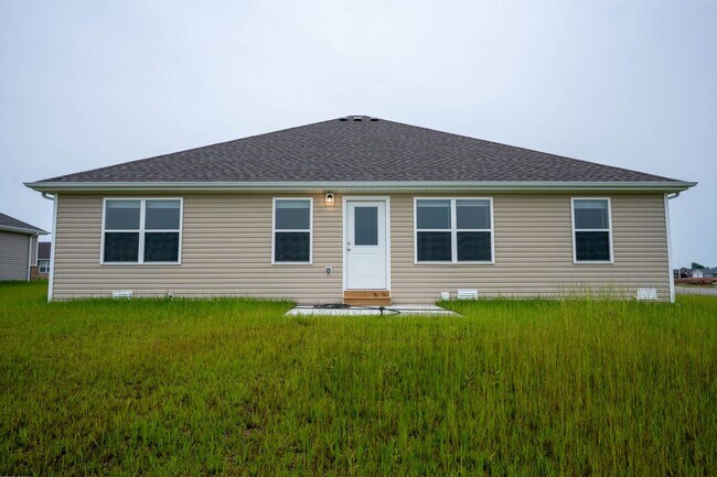 Building Photo - BRAND NEW 4 BEDROOM HOME - Bolivar MO