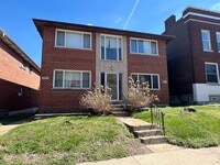 Building Photo - First Floor 1 bedroom Apartment South City