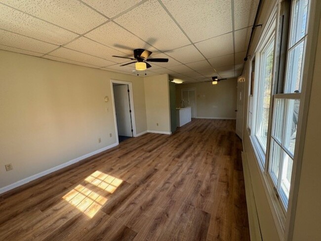 Building Photo - Private 1 Bedroom/ 1 Bath Apartment