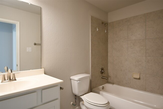 Building Photo - 104 Camelot Pl Ct