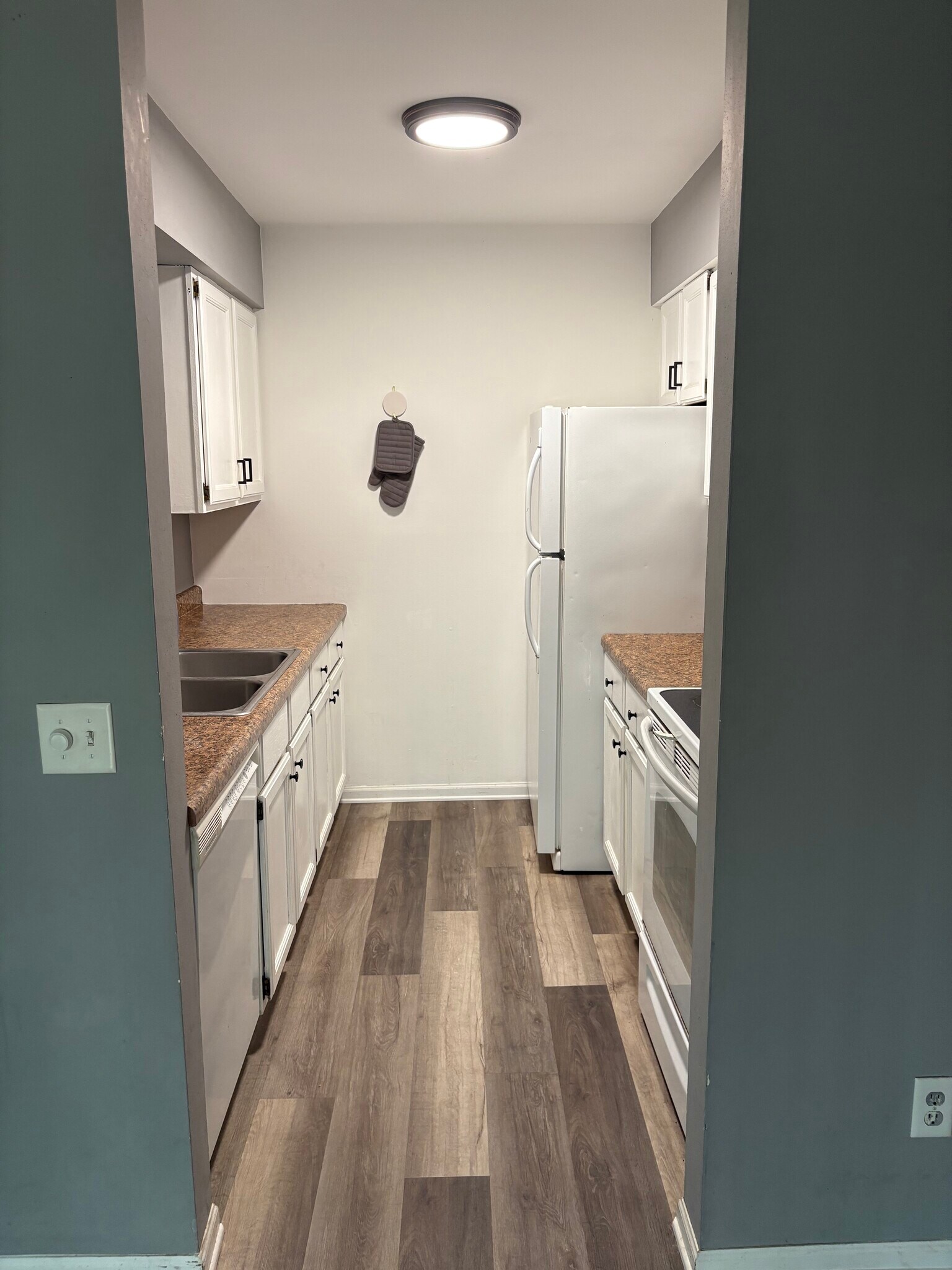 Building Photo - 6710 Park Ridge Dr