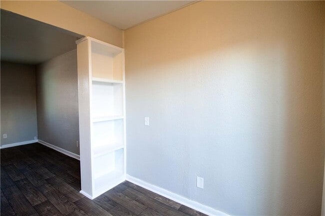 Building Photo - 2506 Manor Cir