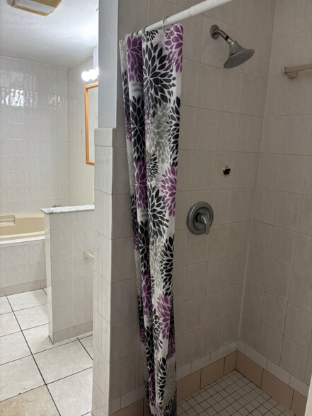 Building Photo - 1325 Drew St