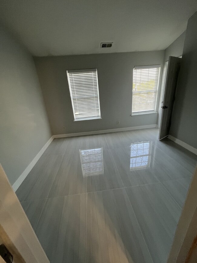 Building Photo - 606 Grasswren Way
