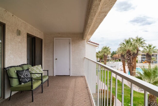 Building Photo - 1845 W Canyon View Dr