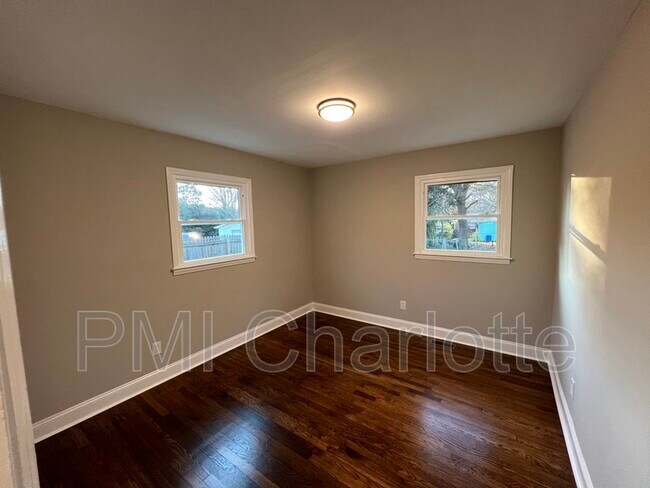 Building Photo - 1037 Newcastle Rd