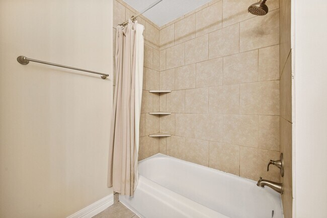 Building Photo - 8714 Malardcrest Dr