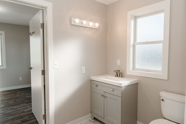 Building Photo - Marshall Commons 1003