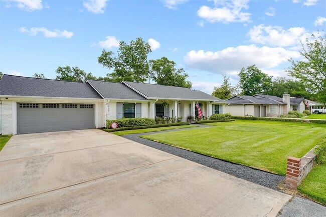 Building Photo - 9142 Bronco Dr