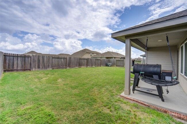 Building Photo - 403 Rain Water Ln