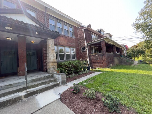 Building Photo - 6608 Dalzell Pl
