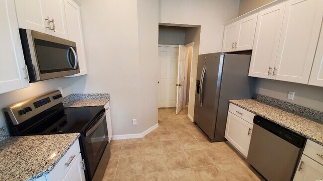 Building Photo - Lovely 4 bedroom townhome in Venetian Bay