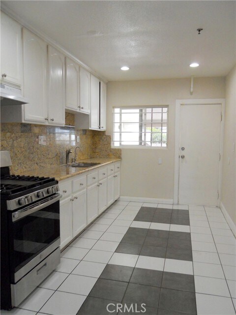 Building Photo - 818 E Valley Blvd