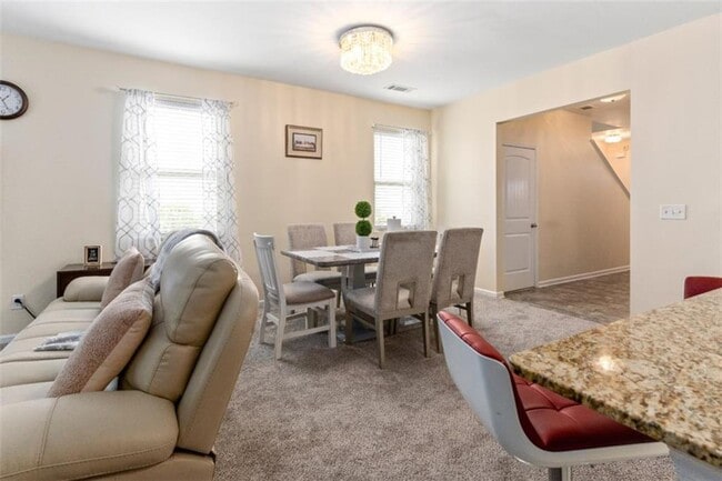 Building Photo - 2896 S Hills