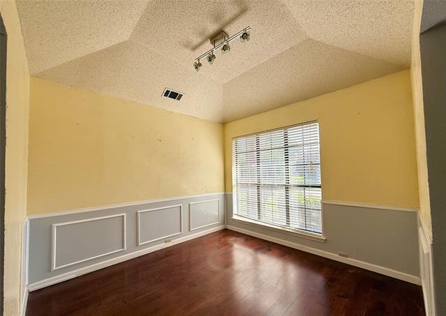 Building Photo - 2907 Sierra Dr
