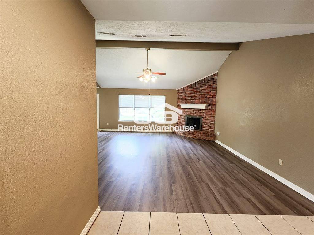 Building Photo - 1359 Tenderden Dr