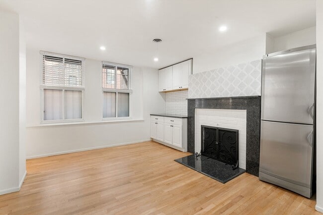 Building Photo - 103 Marlborough St