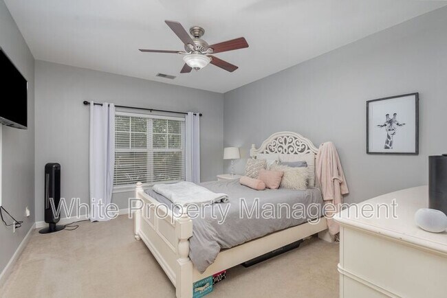 Building Photo - 17135 Red Feather Dr