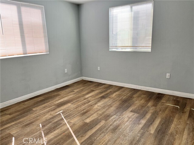 Building Photo - 211 W 43rd St