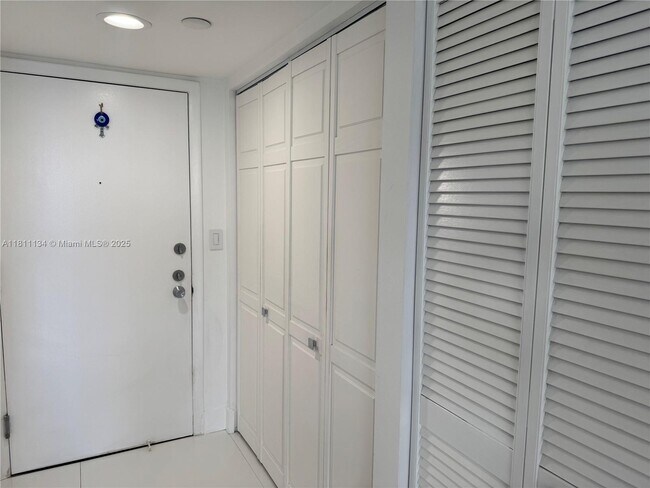 Building Photo - 770 Claughton Island Dr