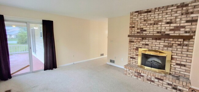 Building Photo - 3 Bedroom 2.5 Bathroom Available in Hummel...