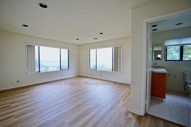 Building Photo - Rarely Available Sausalito Home with Amazing Views!
