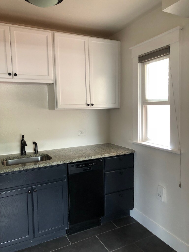 Building Photo - 513 Terry St