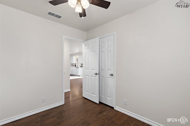 Building Photo - 300 E Garden Dr