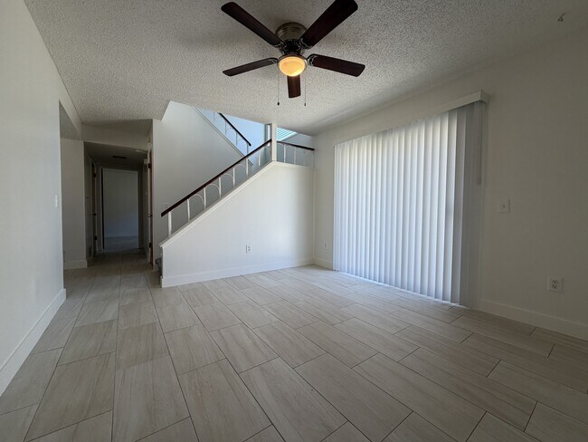 Building Photo - 15176 Oakwood Ln
