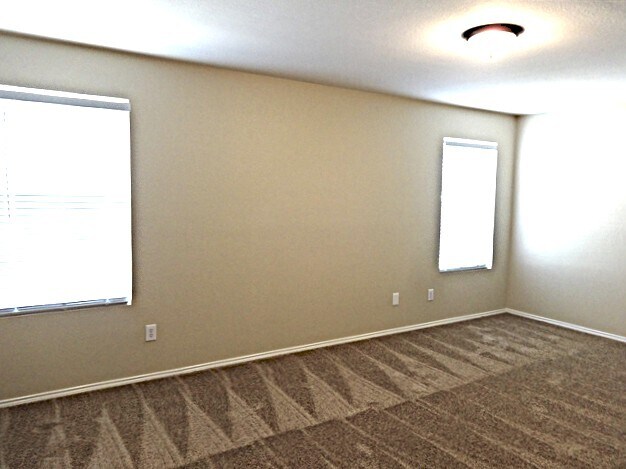 Building Photo - 4916 Water Ridge Ln