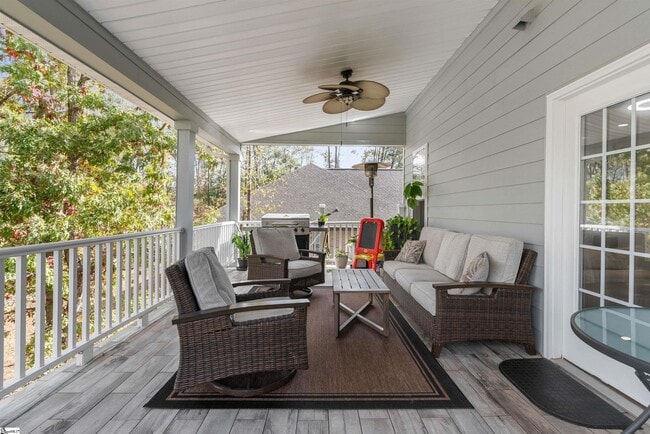 Building Photo - 154 S Lake Emory Dr