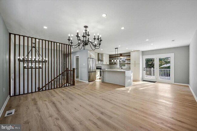 Building Photo - 110 Elaine Dr