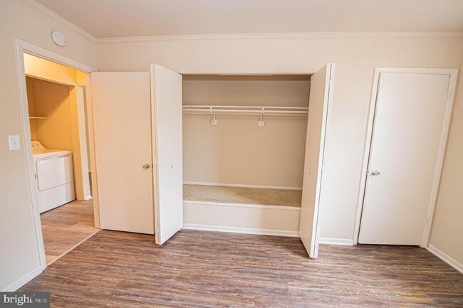 Building Photo - 804 College Ln