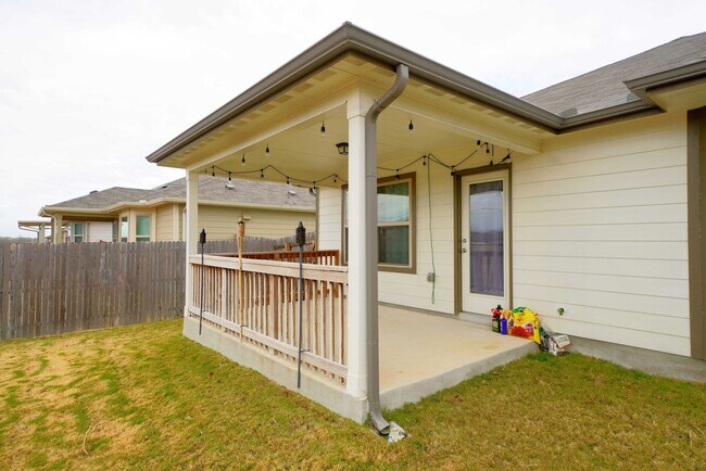 Building Photo - Beautiful like-new home now available in W...