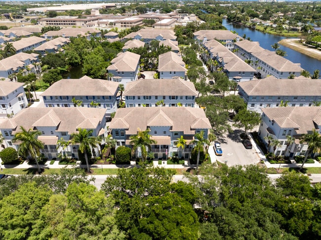 Building Photo - 1365 Vía De Pepi