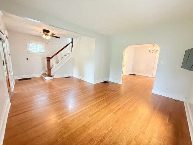 Building Photo - Spacious 3-Bedroom Home with Modern Comfor...