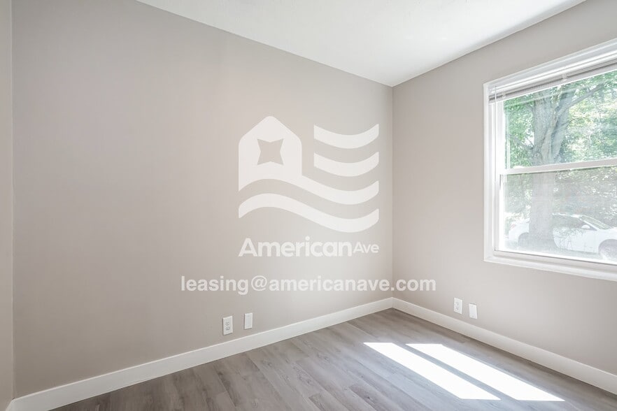 Building Photo - 2005 N Elmer St